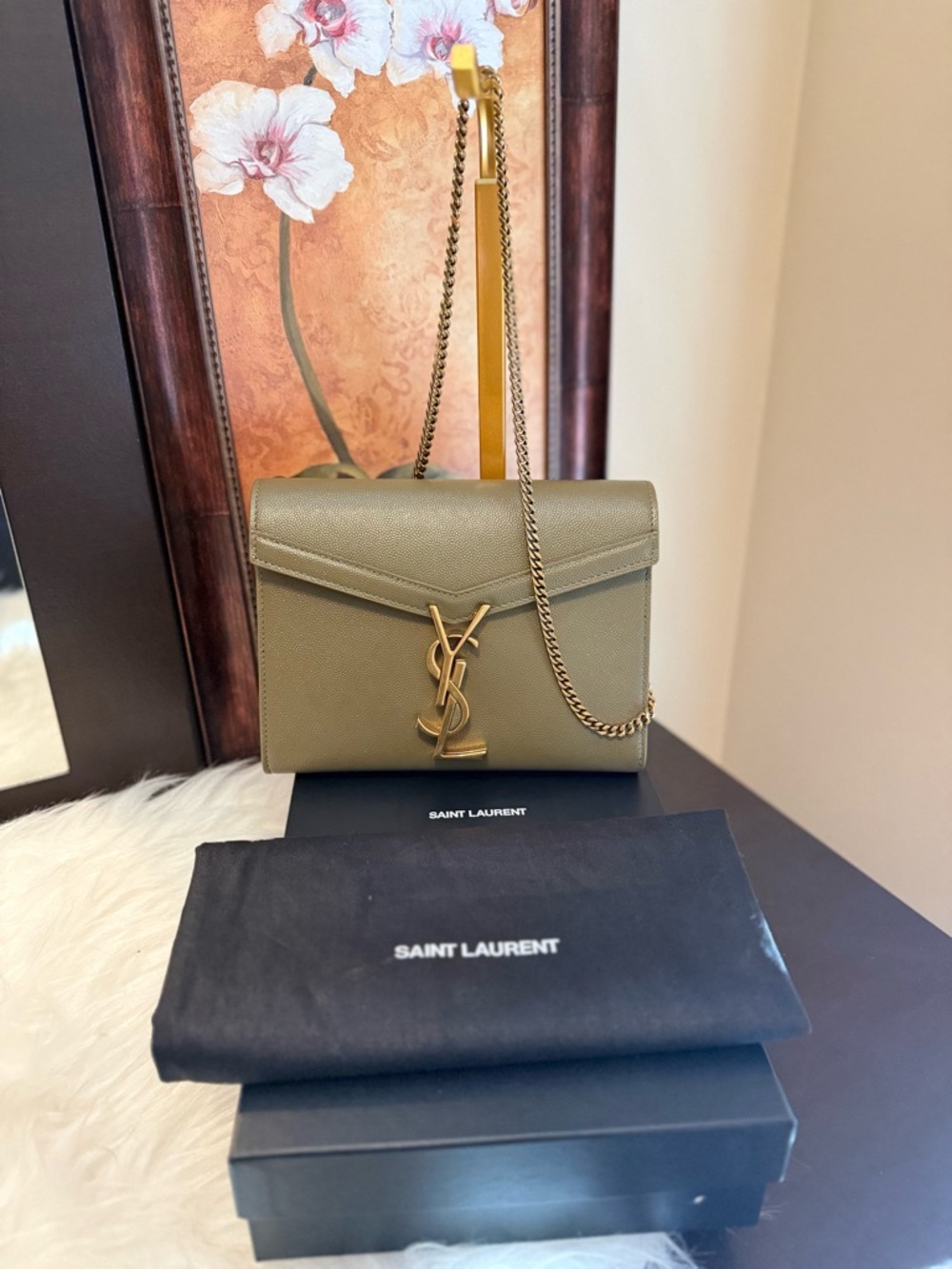 ❌❌SOLD ON FB❌❌🎀Saint Laurent Cassandra Vert Kaki Wallet on Chain🎀